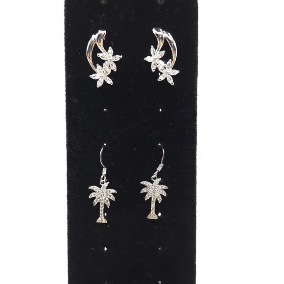 Set Of 2 Nature-Inspired Earrings: Floral Clip-On & Palm Tree Drop Style With Rh - Picture 6 of 10